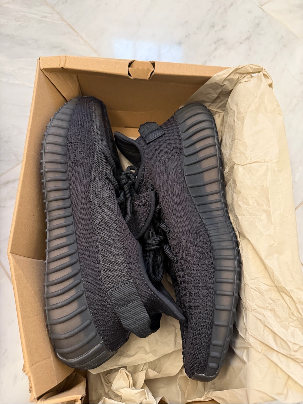 Men's Black Knit Lace-Up Sneakers Yeezy Boost 350 V2